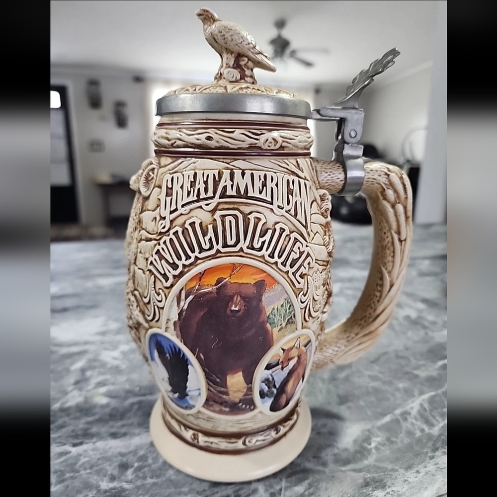 Avon Vintage 1995 "Tribute to American Wildlife" Stein. 02657